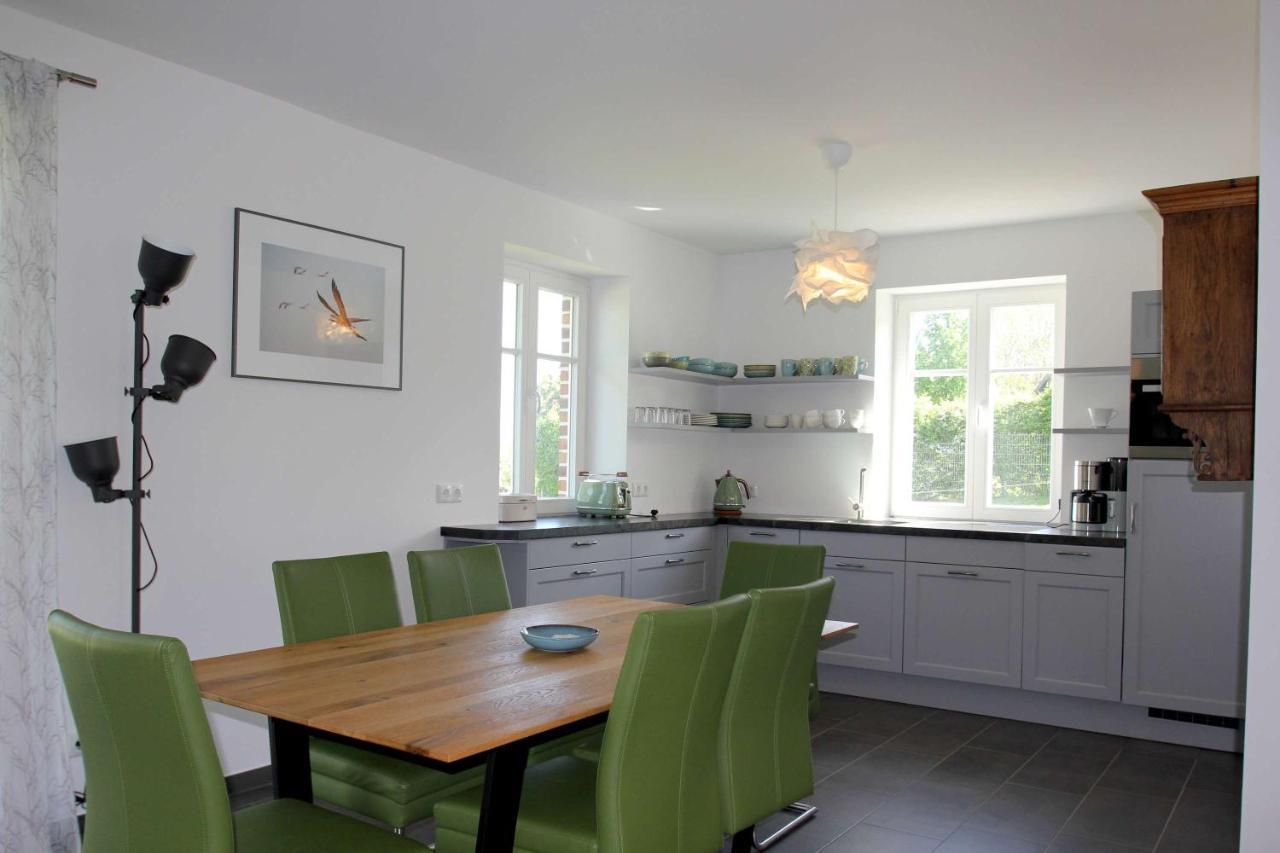 Wassernahes Ferienhaus Mit Meerblick Und Schwimmbadnutzung In Sellin - Ferienhaus Rohrweihe Gager Exterior photo