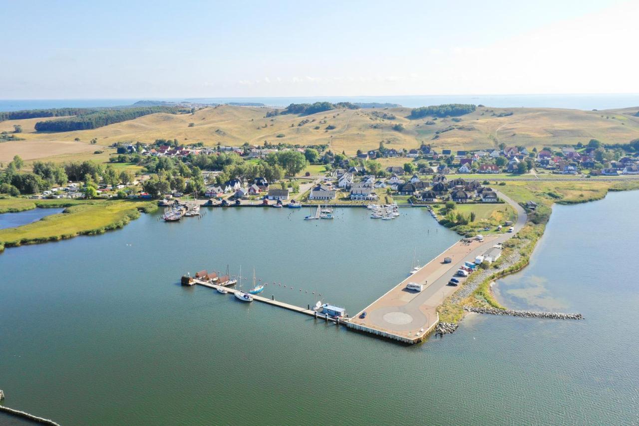 Wassernahes Ferienhaus Mit Meerblick Und Schwimmbadnutzung In Sellin - Ferienhaus Rohrweihe Gager Exterior photo